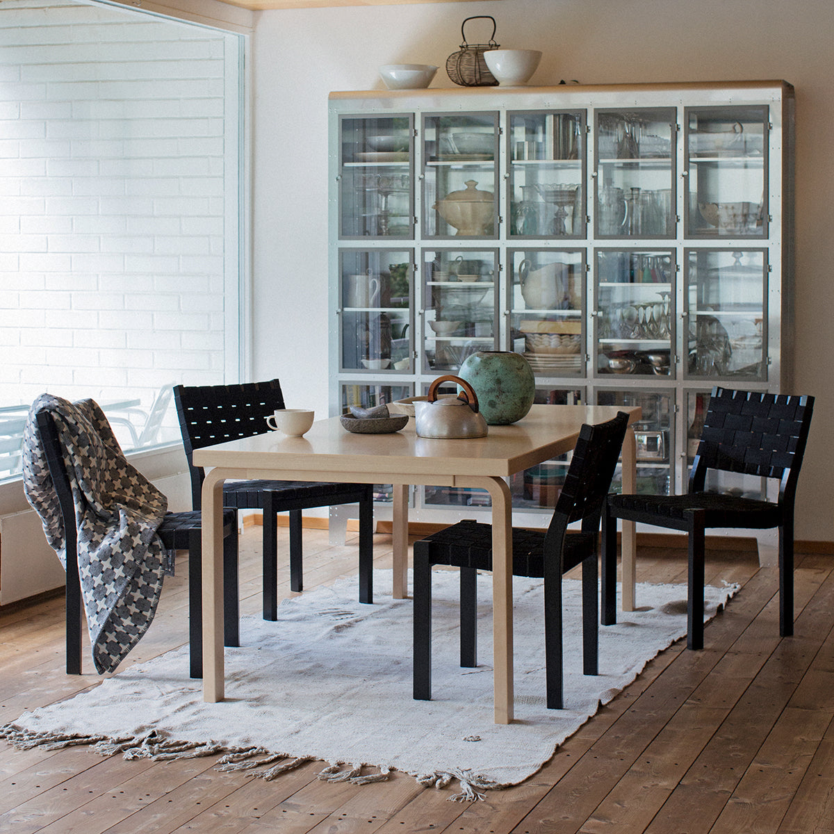 Artek Alvar Aalto 611 Chair - Black Lacquered - Artek Alvar Aalto