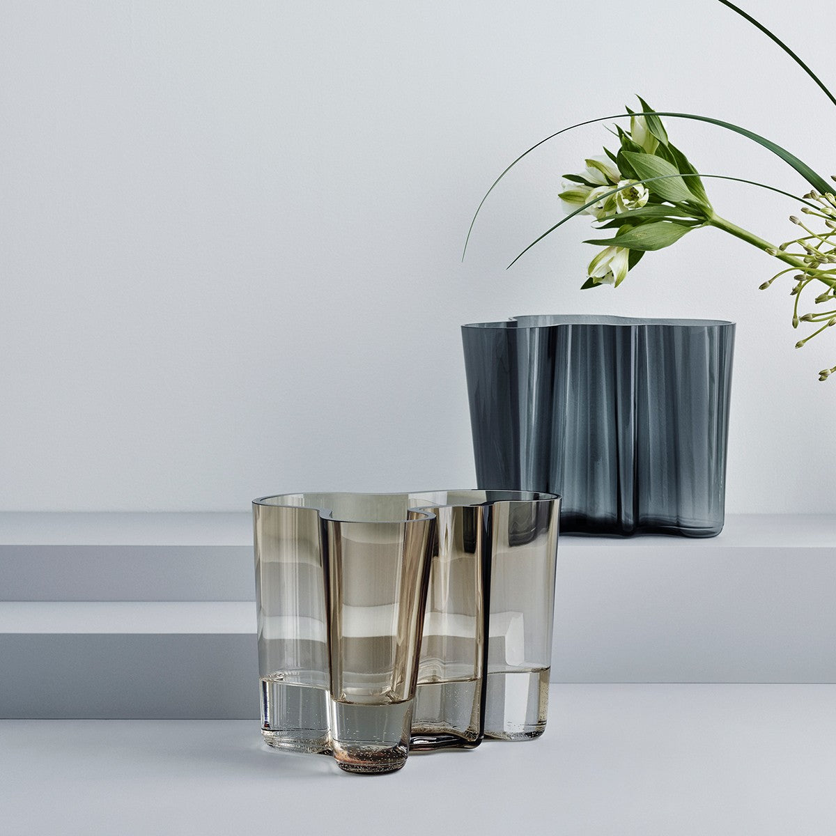 GA 67：Alvar Aalto iittala Aalto Dark Grey Vase - 6-1/4