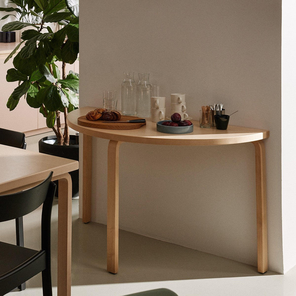 Artek Alvar Aalto - Semicircular Table 95 - Artek Alvar Aalto