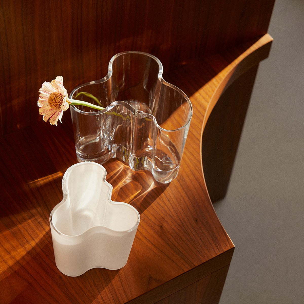  Aalto Vase クリアガラス　95mm Amazon.com: Iittala Alvar Aalto 95mm Clear Vase : Home & Kitchen